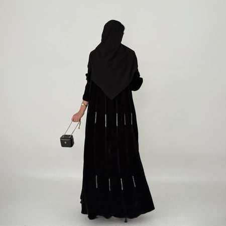 عباية اسود مع تطريز قيطان