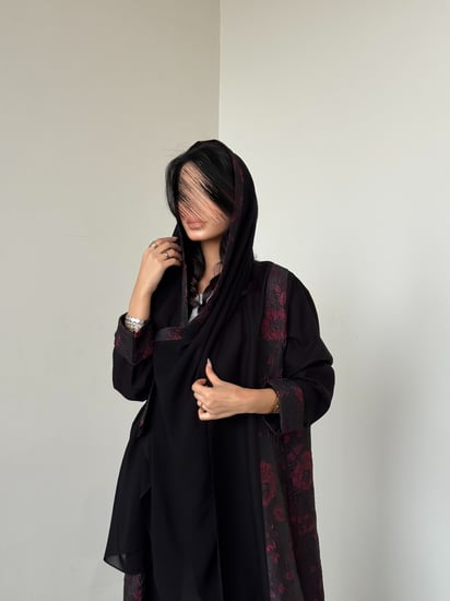 عباية كريب مع تفته هندي احمر داكن