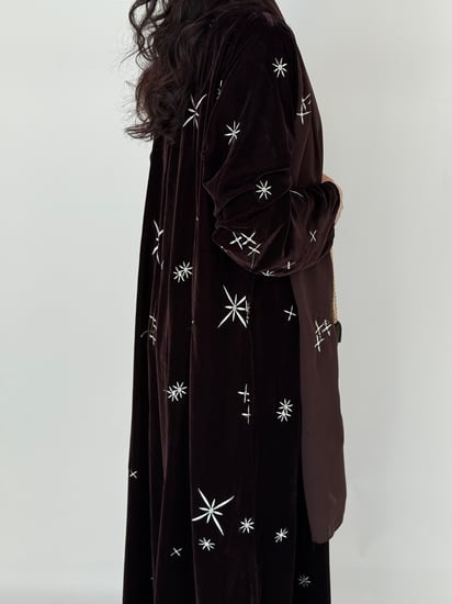 عباية قماش مخمل بني مطرز نجوم فخم