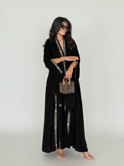 عباية كريب ملكي كلوش مع أربع كسرات