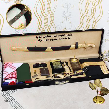 صندوق اهداء فاخر لزواج وترقية هدية سيف مع شماغ و قماش عالي الجودة مديل جديد MH-1644