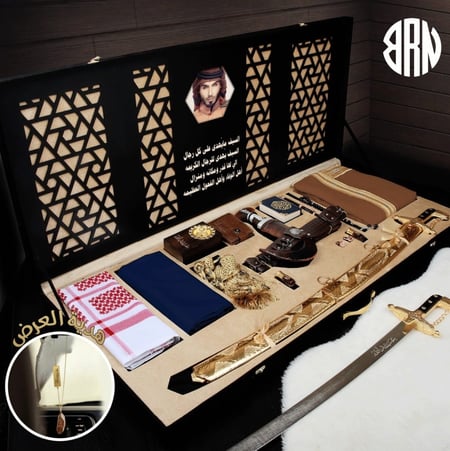 هدايا رجالي بوكس ملكي بشت خنجر سيف شماغ قماش اكسورات رجالية الموديل HM-0854