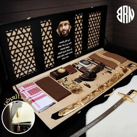 هدايا رجالي بوكس ملكي بشت خنجر سيف شماغ قماش اكسورات رجالية الموديل HM-0854