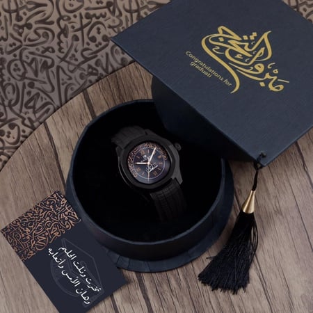 أطقم هدايا تخرج شبابية مميزة بإسم من تحب مع كتابة عبارة إهداء حسب الطلب موديل