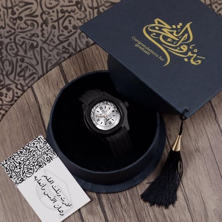 أطقم هدايا تخرج شبابية مميزة بإسم من تحب مع كتابة عبارة إهداء حسب الطلب موديل