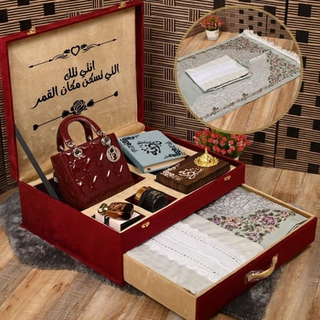 فخامة الإهداء والتمييز بوكسات نسائية رمضانية تشمل طقم صلاة أنيق مع شنطة راقية ومجموعة إكسسوارات بتصميم خاص RA-210