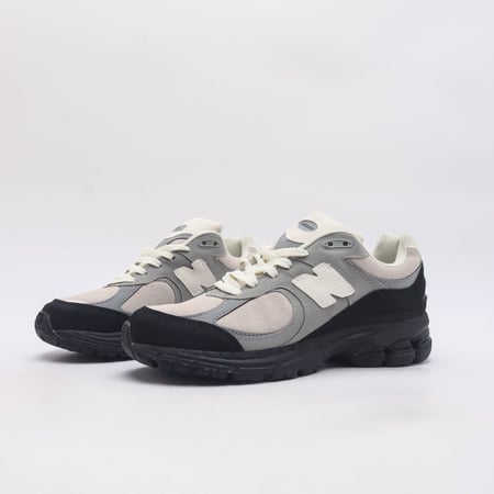 New balance 2002R