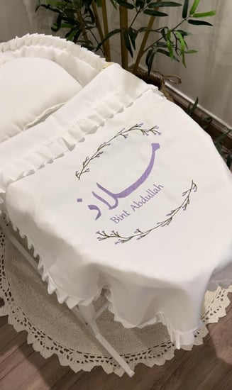 مفرش مع تطريز