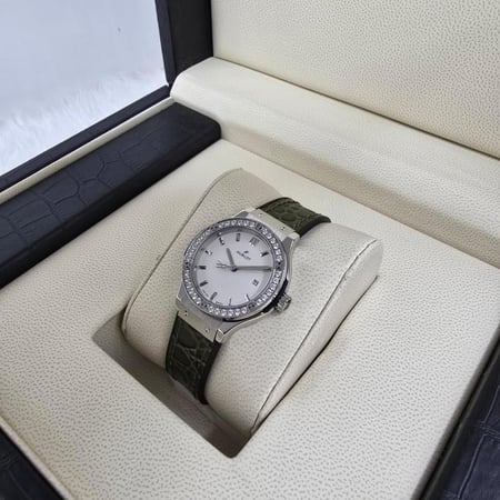 ساعة هوبلت النسائية