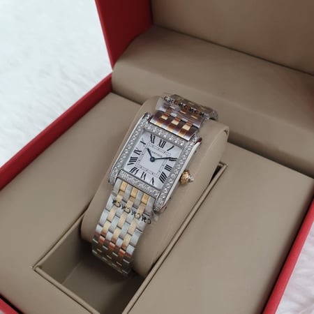 ساعة كارتير النسائية