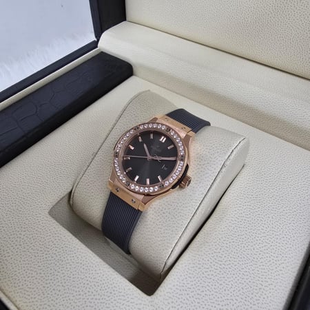 ساعة هوبلت النسائية