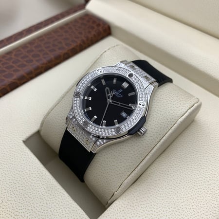 ساعة هوبلت النسائية