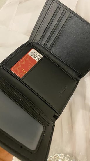 محفظة كارتييه مع بكج الماركة