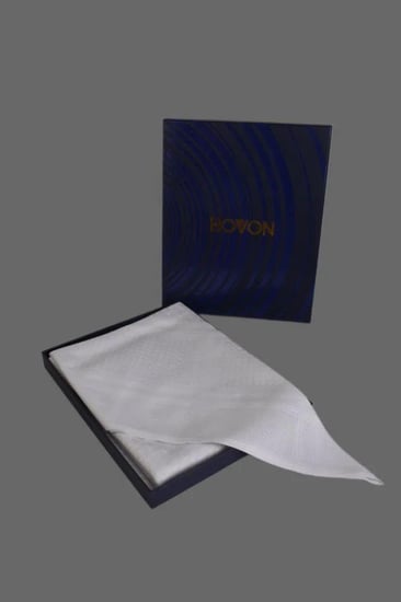 شماغ بوفون ابيض مودرن