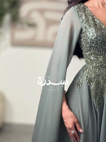 فستان سهرة بتطريز مميز