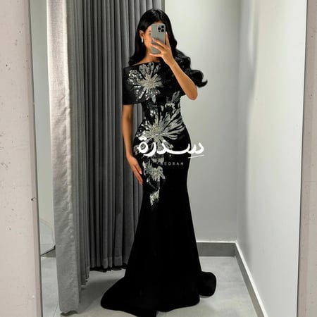 فستان بتطريز وردة