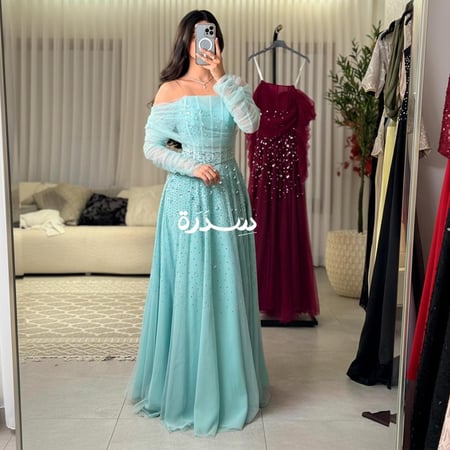 فستان سهرة تل مزين بفصوص
