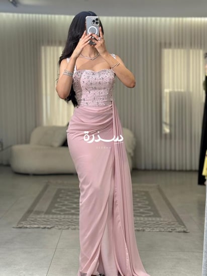 فستان سهرة ناعم بكريستالات