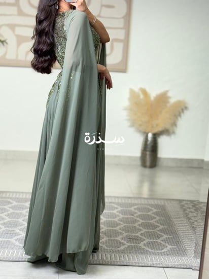 فستان سهرة بتطريز مميز