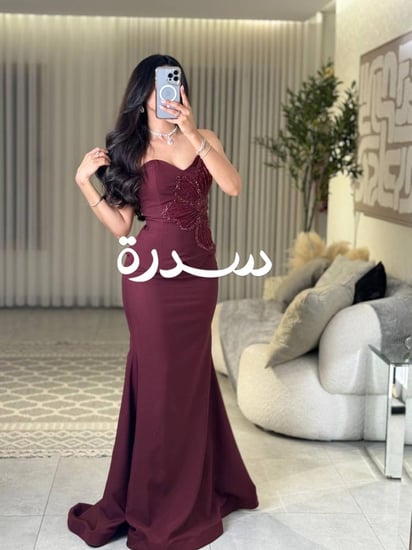 فستان سهرة خمري مطرز