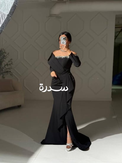 فستان سهرة  كم طويل بتطريز مميز