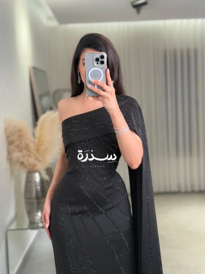 فستان سهرة بكرستالات مميزة