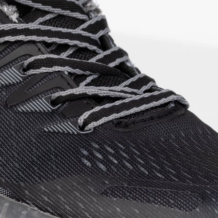 حذاء ولادي رياضي