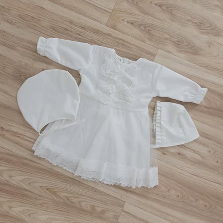 طقم فستان مواليد  - اوف وايت