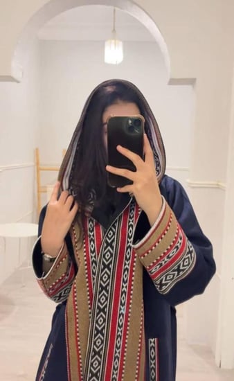 بشت جوخ نسائي مطرزه بسدو انيق معا قبعه لون كحلي