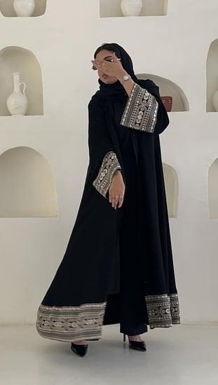 عباية آصايل ( تطريز ، قماش ملكي ) نص كلوش