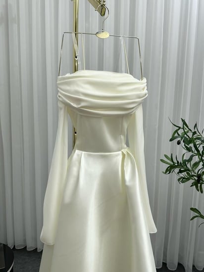 فستان سهرة أو مناسبات باللون الأبيض العاجي (أوف وايت