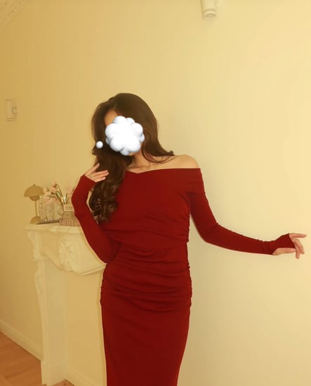 فستان سهرة نسائي طويل باللون الأحمر الداكن (العنابي).