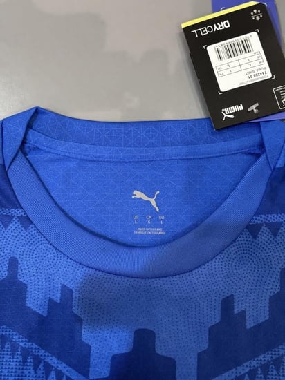 تيشيرت الهلال الأساسي 2025/26 مُوقع من نجوم الفريق