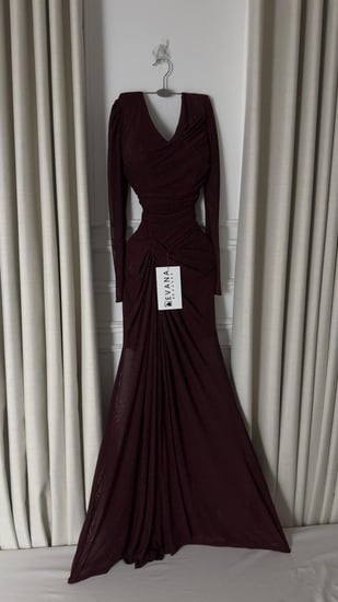 فستان كم طويل مطرز فصوص