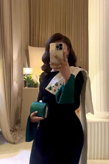 فستان اسود طويل مرصع فصوص كمام طويله