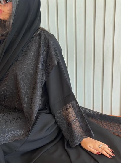 عباية كريب صالونا بشالين أمامية من قماش الركامة نص كلوش فخمة | سدفة