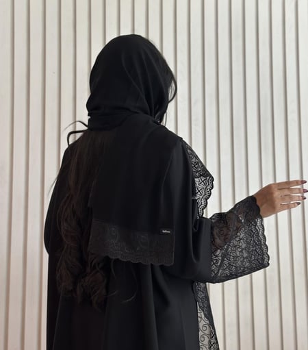 عباية كريب صالونا بشالين أمامية من قماش الركامة نص كلوش فخمة | سدفة