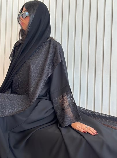 عباية كريب صالونا بشالين أمامية من قماش الركامة نص كلوش فخمة | سدفة