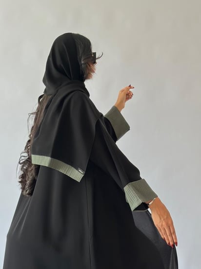 عباية كريب انترنت كوري ب اكمام كتان مقلم زيتي