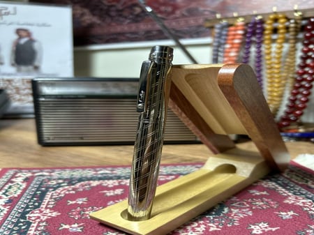 قلم كارتير فضي منقوش غطاء
