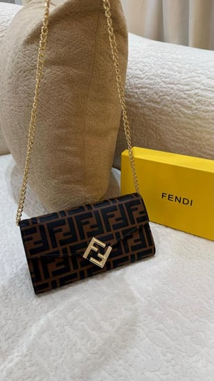 شنطة 1 FENDI