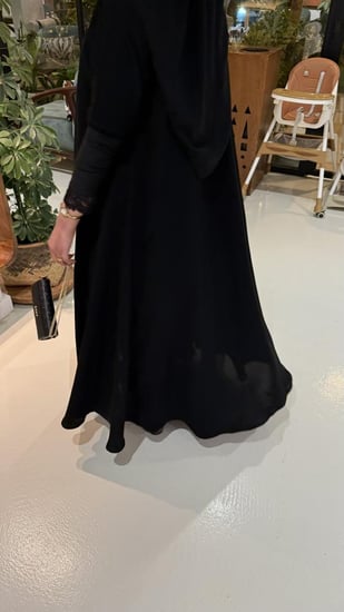 عباية  عائشة