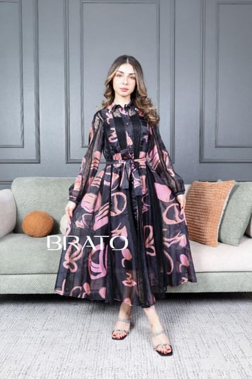 فستان تصميم اورجنز مع دانتيل اسود