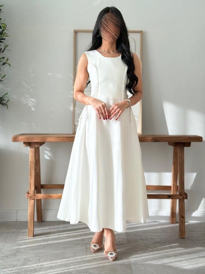 فستان سكري ميدي بتطريز لؤلؤ جانبي