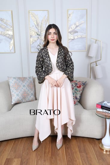 فستان بجاكيت مطرز بيج مع اسود