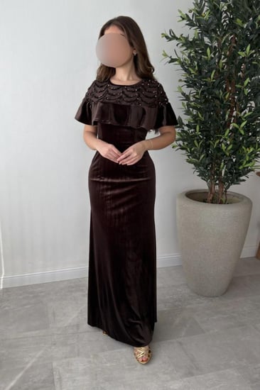 مخمل بني طويل بتطريز خرز