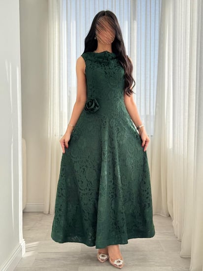 فستان دانتيل أخضر زمردي