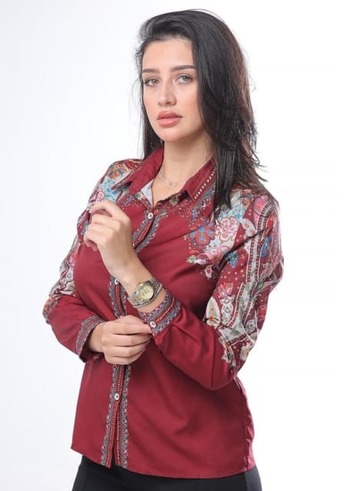 بلوزة مشجر ازرار مغلقه