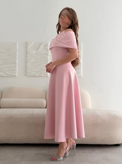 فستان ميدي وردي كولد شولدر مرصع بالكريستال