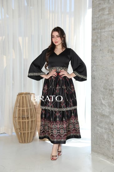 فستان طبقات بتطريز حديث